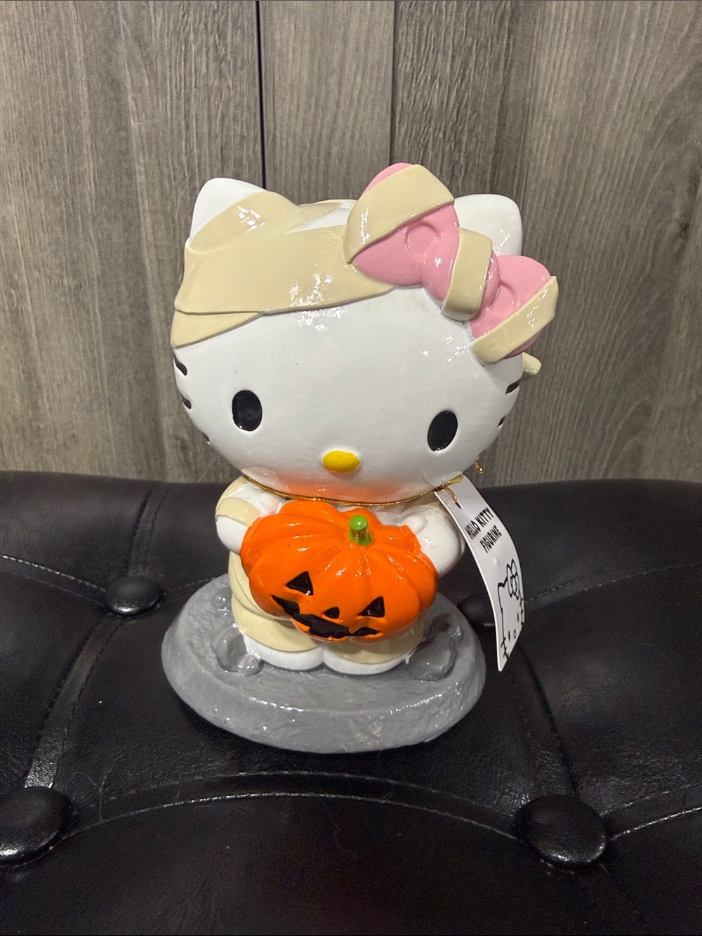 New Hello Kitty As A Halloween Mummy In Pink Bow With Carved Pumpkin Figurine